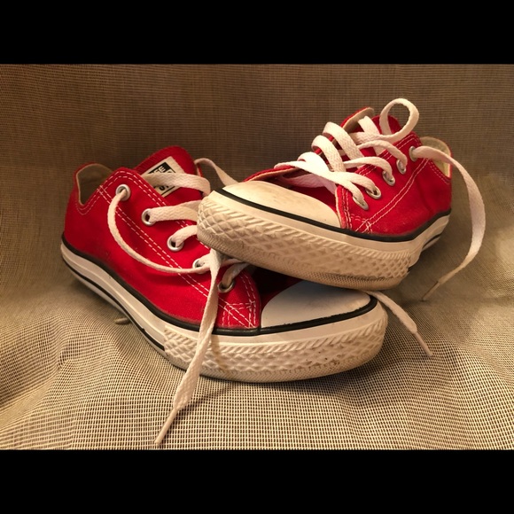 Red low top Converse - Picture 4 of 4